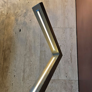 LAMPARA DE PISO ALTO BRILLO