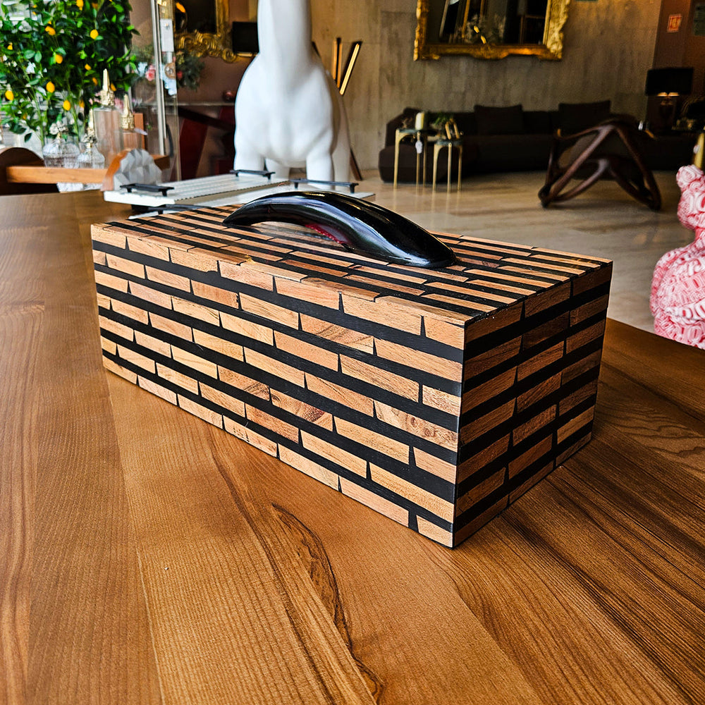 17" MADINE HORN RECTANGULAR RESIN BOX