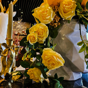 FLORERO ROSTRO DE HOMBRE CON ROSAS AMARILLAS