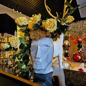 FLORERO ROSTRO DE HOMBRE CON ROSAS AMARILLAS