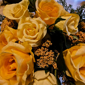 FLORERO ROSTRO DE HOMBRE CON ROSAS AMARILLAS