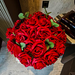 FLORERO CON PERLAS DE ROSAS ROJAS