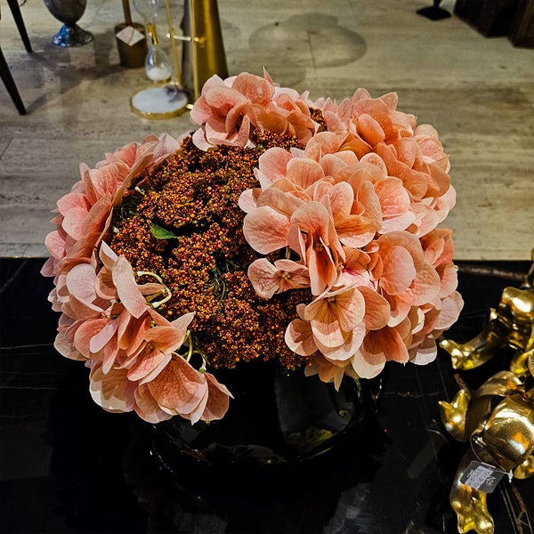 FLORERO NEGRO CON FLORES ROSAS