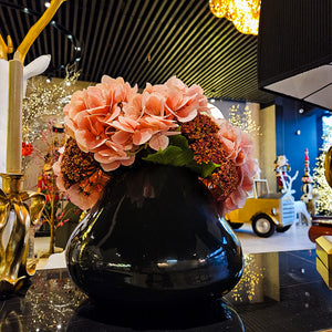 FLORERO NEGRO CON FLORES ROSAS
