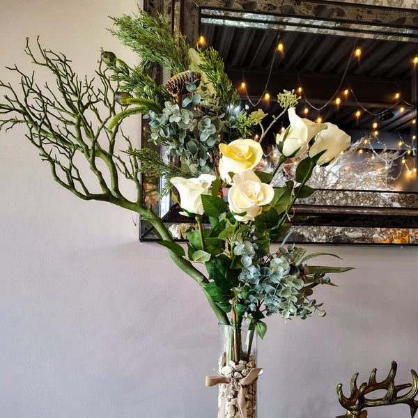 ARREGLO VERDE CON ROSAS AMARILLAS
