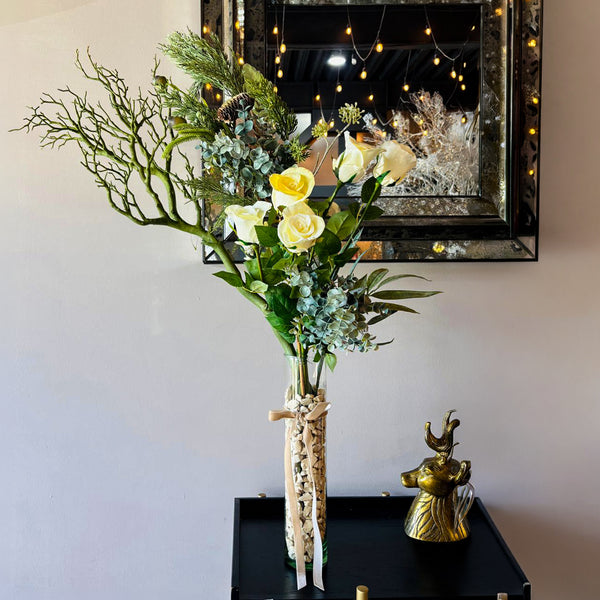 ARREGLO VERDE CON ROSAS AMARILLAS