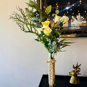 ARREGLO VERDE CON ROSAS AMARILLAS