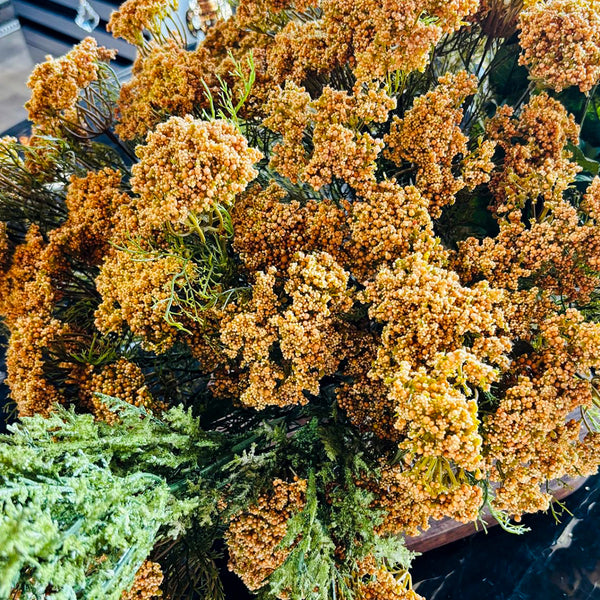 ARREGLO CALIDO DE FLORES AMARILLAS