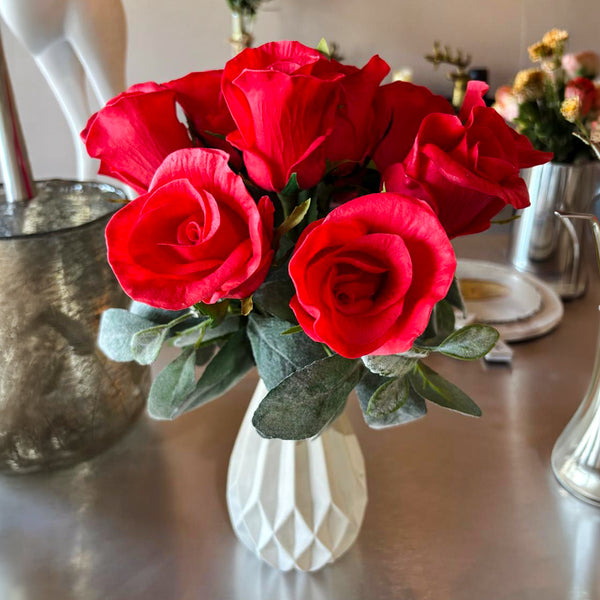 MINI ARREGLO CON ROSAS ROJAS