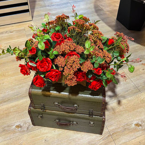 ARREGLO GRANDE DE FLORES ROJAS