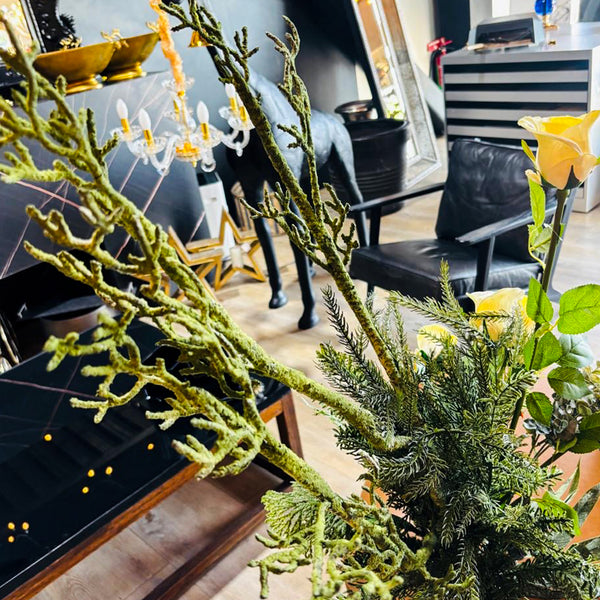 ARREGLO GRANDE VERDE CON ROSAS AMARILLAS