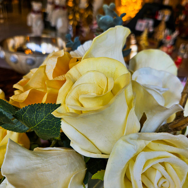 FLORERO DE ROSAS AMARILLAS