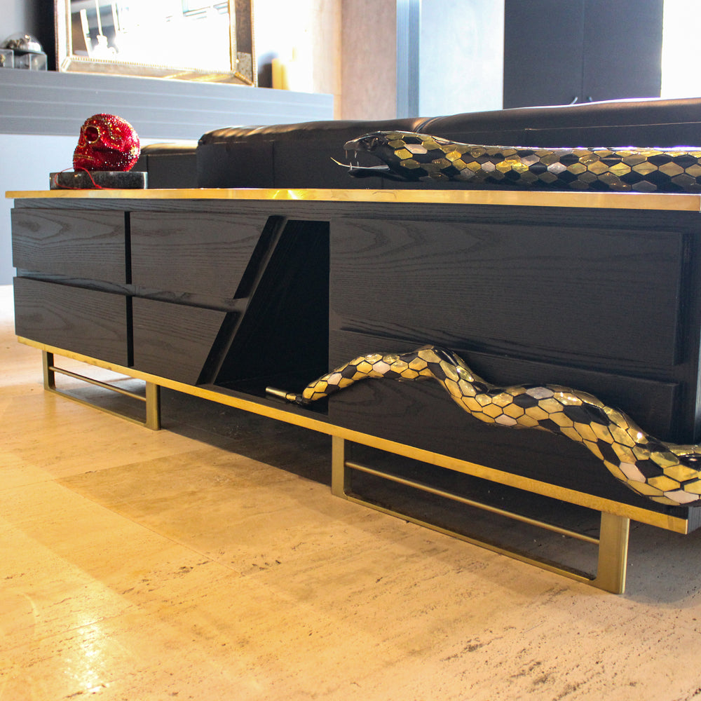 MUEBLE CAFE CON DORADO Y SERPIENTE