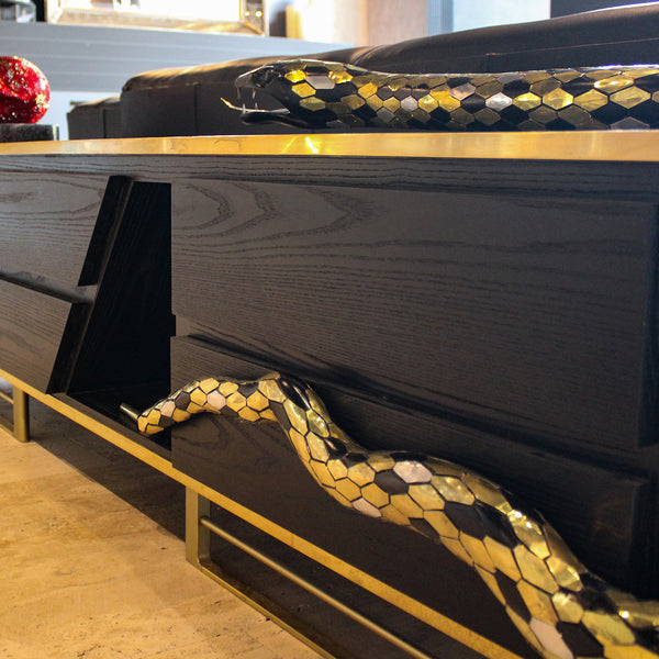 MUEBLE CAFE CON DORADO Y SERPIENTE
