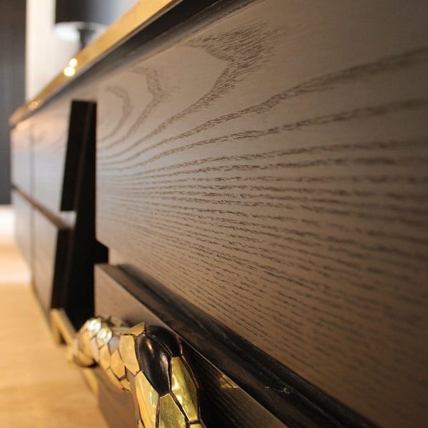 MUEBLE CAFE CON DORADO Y SERPIENTE