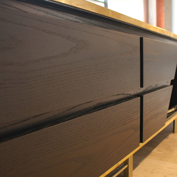 MUEBLE CAFE CON DORADO Y SERPIENTE