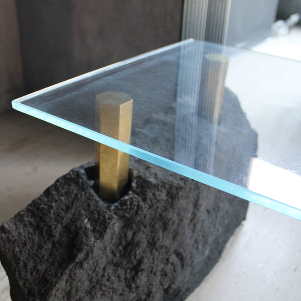 MESA LATERALES PIEDRA CON CRISTAL